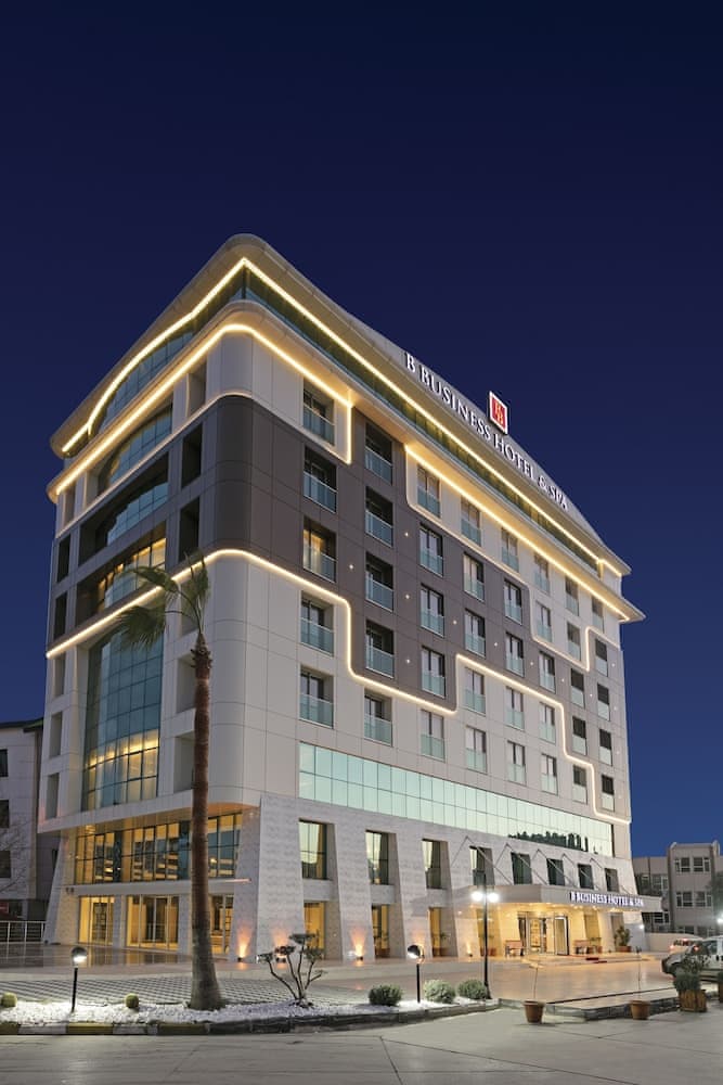 B Business Hotel & Spa