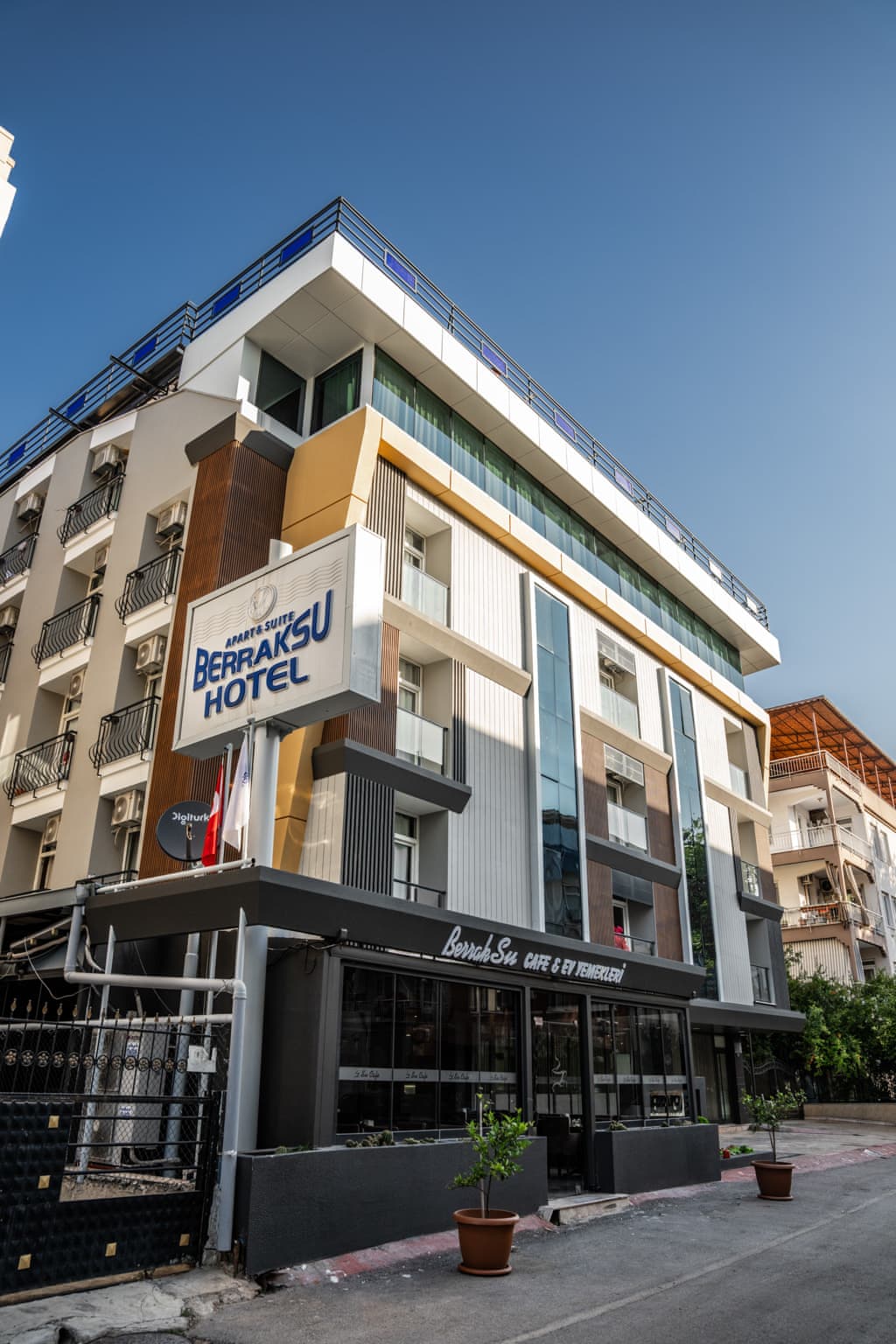 Berrak Su Hotel