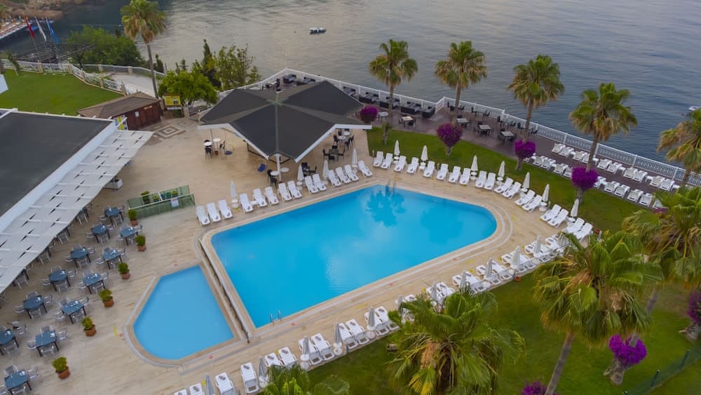 Falcon Hotel